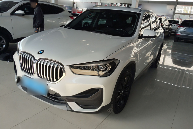 宝马X1 2020款 sDrive20Li 时尚型车身外观1