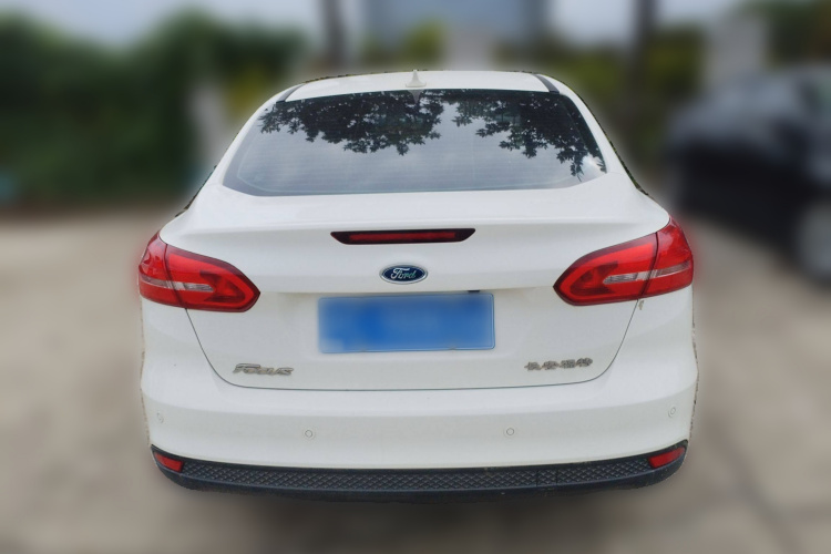 福特 福克斯 2015款 三厢 1.6L 自动风尚型车身外观6004