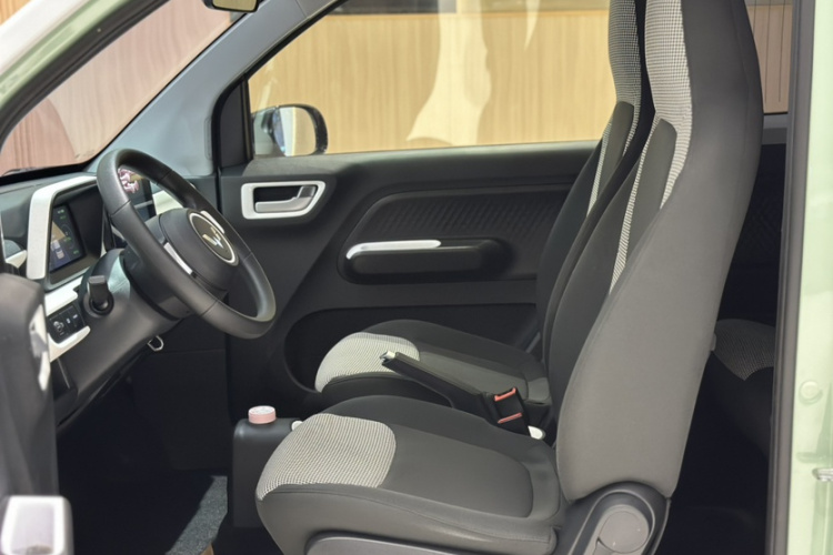 五菱汽车 宏光MINIEV 2024款 第三代 215km 进阶版中控内饰7003