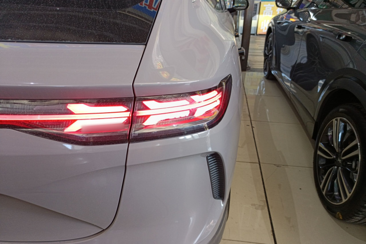 腾势N7 2023款 长续航性能版车身外观9