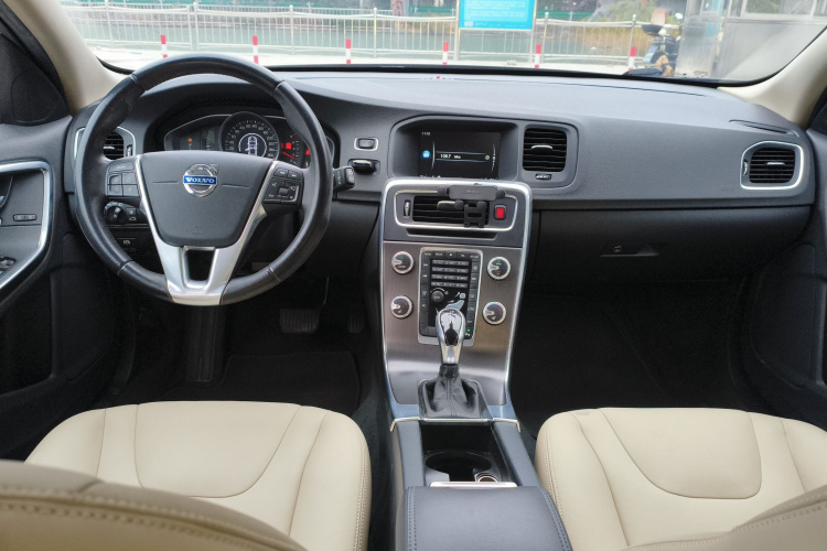 沃尔沃V60 2014款 改款 T5 智逸版中控内饰7002