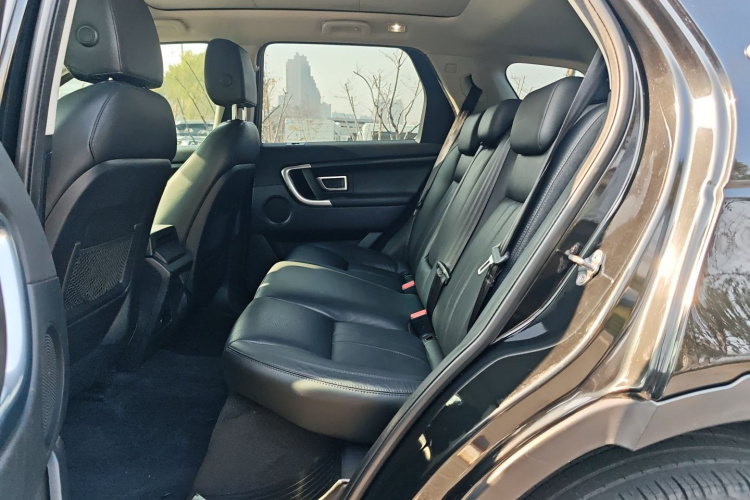 路虎 发现神行 2017款 2.0T SE中控内饰7004