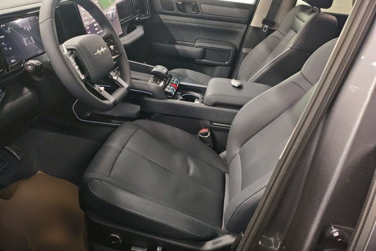 方程豹 豹5 2025款 210KM 云辇天神Ultra版中控内饰19