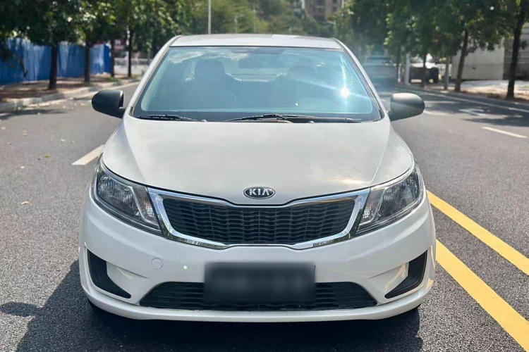 起亚K2 2012款 三厢 1.4L MT GLS纪念版车身外观6002