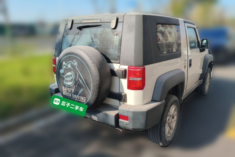 北京越野 北京BJ40 2016款 2.0T 手动两驱尊贵版车身外观6005