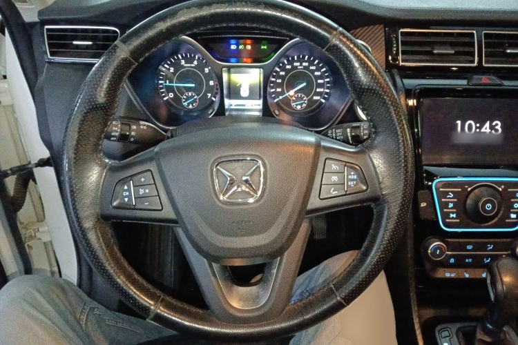 江铃 驭胜S330 2016款 1.5L GTDi 自动两驱尊贵版中控内饰13