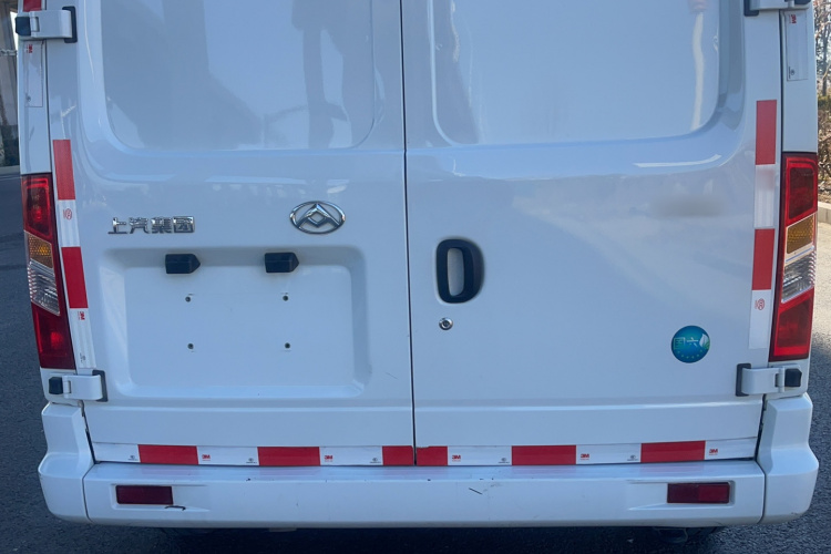 上汽大通MAXUS 新途V80 2021款 2.0T 手动经典城配王短轴超低顶3座车身外观6007