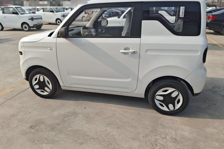 吉利银河 熊猫 2025款 210km 元气熊车身外观4