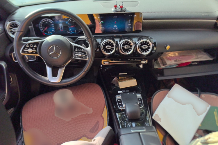 奔驰A级 2019款 改款 A 200 L中控内饰7002