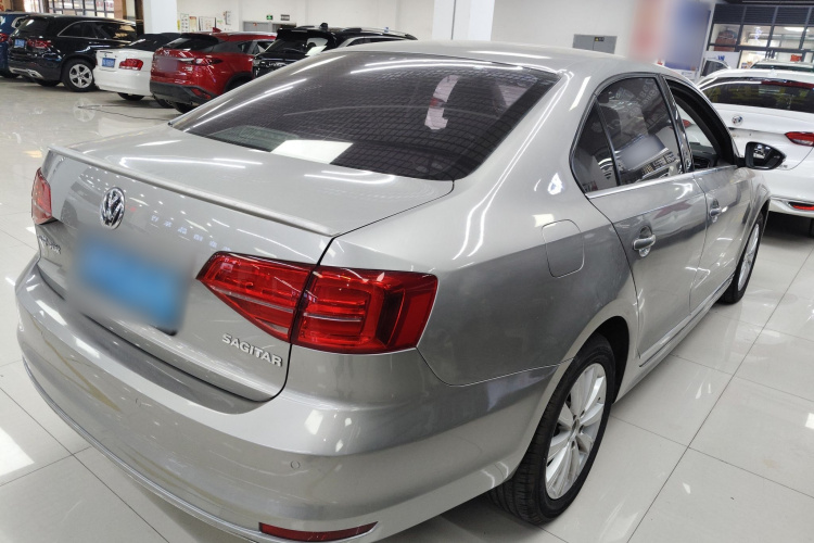 大众 速腾 2015款 1.6L 自动舒适型车身外观7