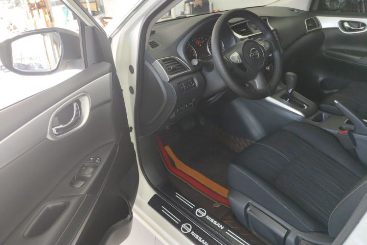 日产 轩逸 2024款 经典 1.6XE CVT舒适版中控内饰7003