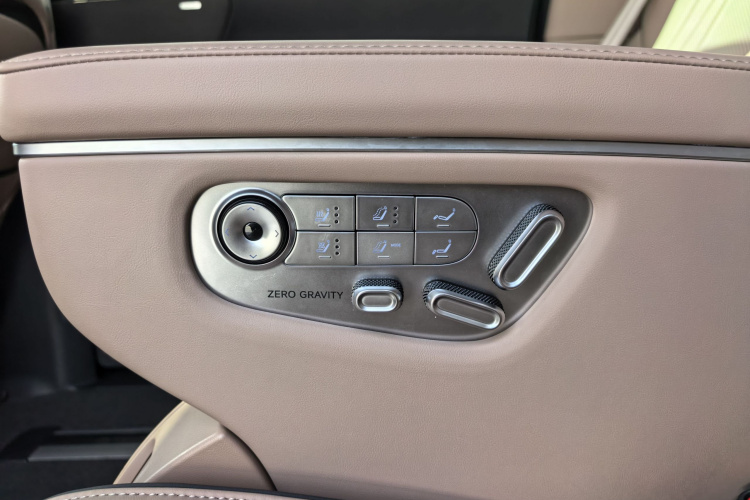 小鹏X9 2025款 740超长续航 Max中控内饰7011