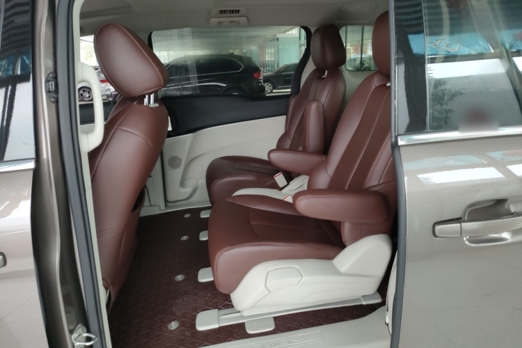 别克GL8 2021款 陆上公务舱 652T 舒适型中控内饰21