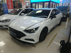 现代 索纳塔 2022款 270TGDi DCT 20周年纪念款