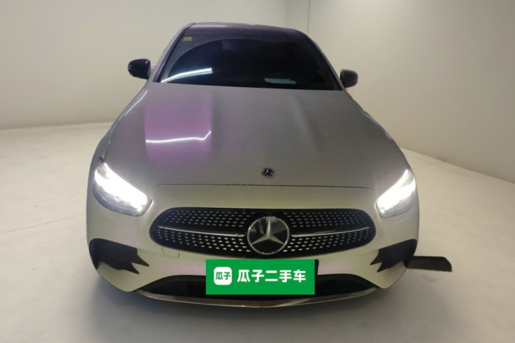 奔驰E级新能源 2021款 E 350 e L 插电式混合动力运动轿车车身外观2