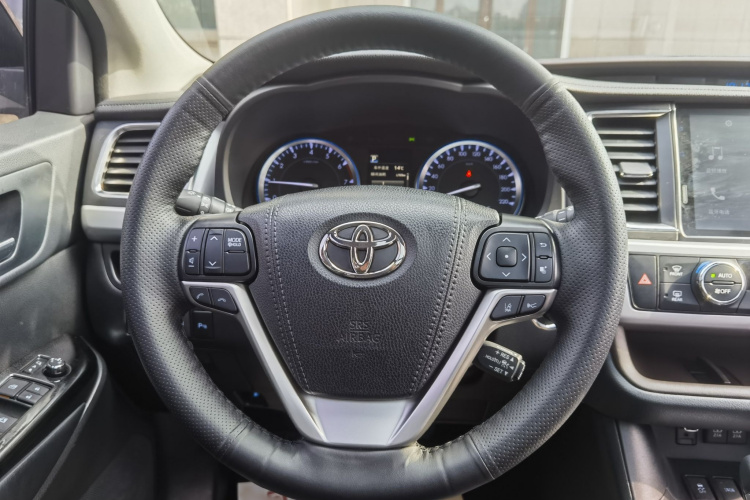 丰田 汉兰达 2018款 2.0T 四驱尊贵版 7座 国V中控内饰7004