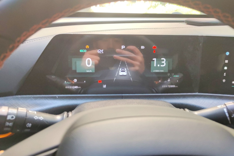 长安UNI-T 2022款 1.5T 运动版 尊贵型局部细节14