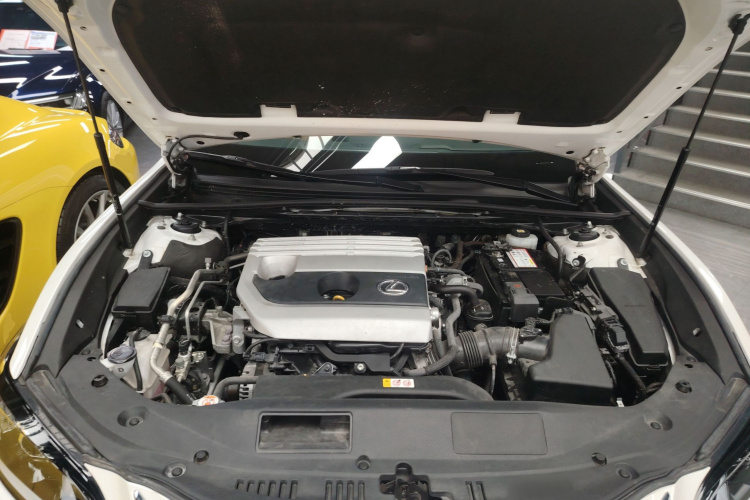 雷克萨斯ES 2021款 200 豪华版机舱底盘24