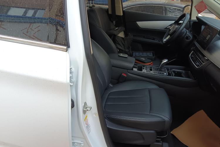 比亚迪 宋MAX 2021款 升级版 1.5T 自动豪华型 7座局部细节41