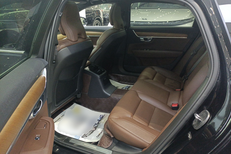 沃尔沃S90新能源 2021款 T8 E驱混动 智逸豪华版中控内饰7004