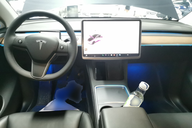 特斯拉 Model Y 2021款 长续航全轮驱动版中控内饰12