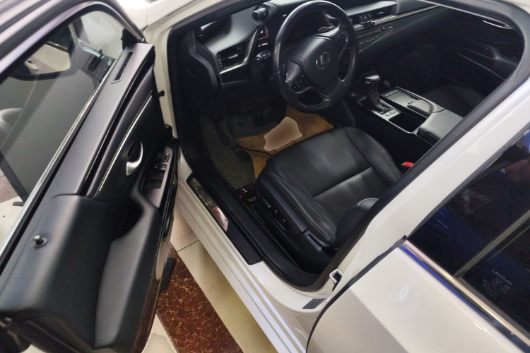 雷克萨斯ES 2018款 200 卓越版 国VI中控内饰7003