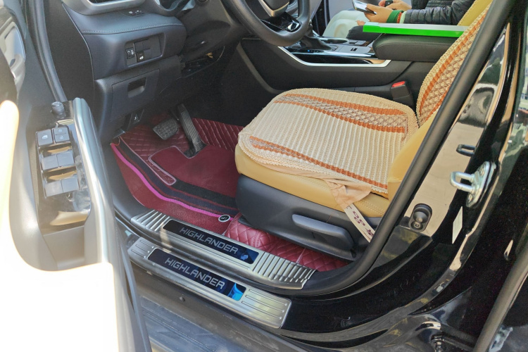 丰田 汉兰达 2022款 双擎 2.5L 四驱精英版 7座中控内饰20