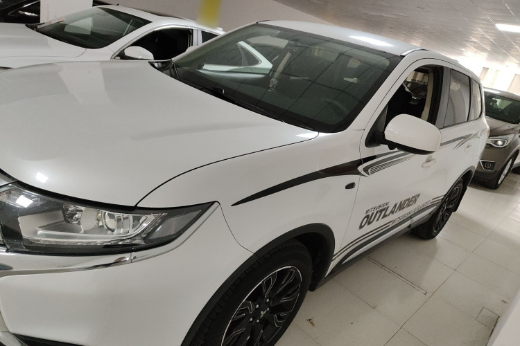 三菱 欧蓝德 2020款 2.0L 两驱畅行版 5座车身外观6003