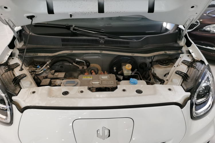 零跑汽车 零跑T03 2024款 200轻享版机舱底盘24