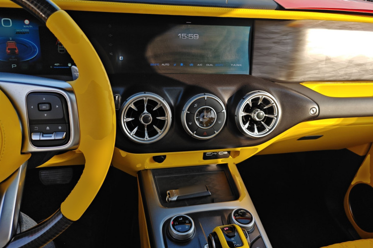 坦克300 2021款 越野版 2.0T 征服者中控内饰12