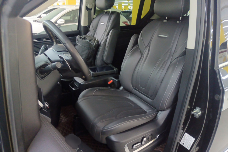 上汽大通MAXUS 大通G20 2021款 改款 PLUS 2.0T 柴油自动豪华版局部细节19