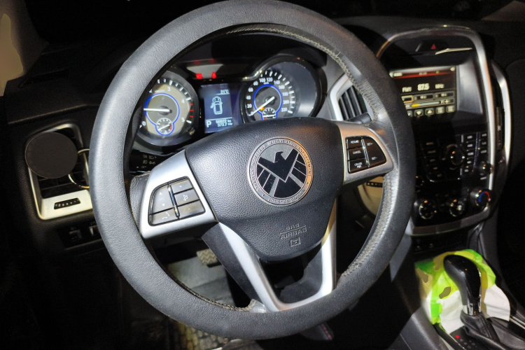 江铃 驭胜S350 2014款 2.4T 自动两驱柴油豪华天窗版5座中控内饰13