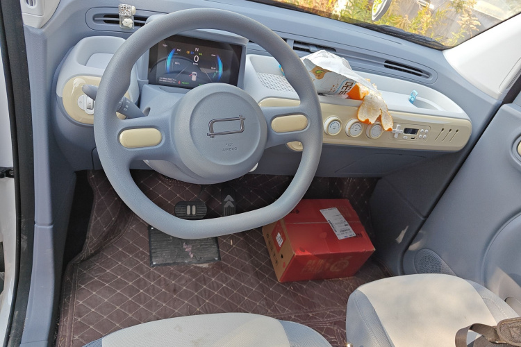 奔腾小马 2025款 222km 闪电马中控内饰12