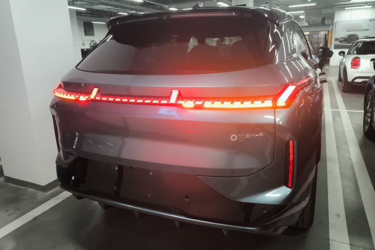 领克08 EM-P 2025款 220km 四驱性能Halo车身外观6004