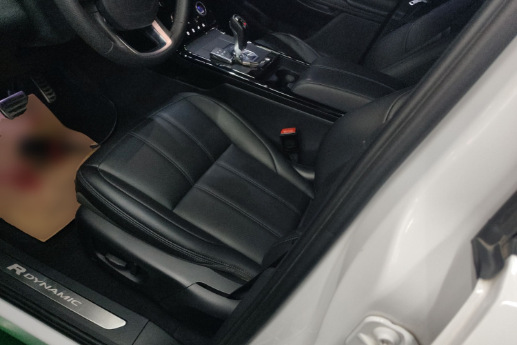 路虎 揽胜极光 2021款 极光L 249PS R-Dynamic S 性能版局部细节19