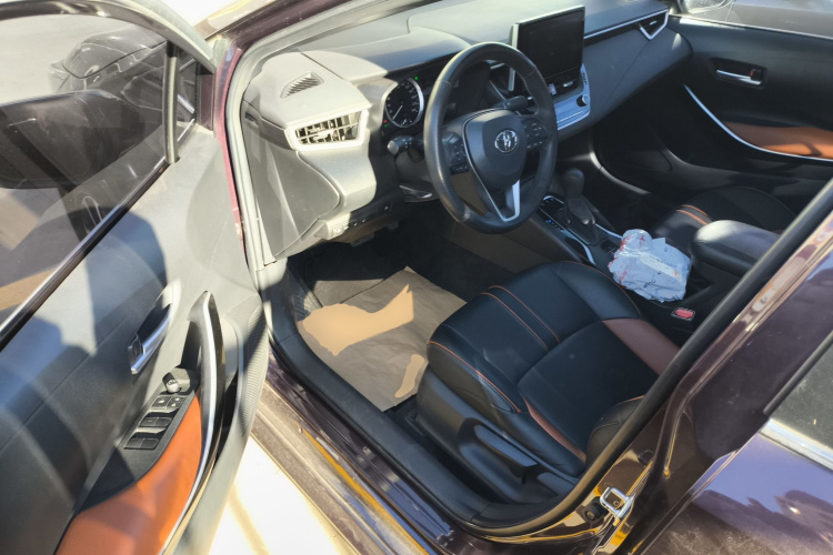 丰田 雷凌 2019款 双擎 1.8H E-CVT运动版 国VI中控内饰20