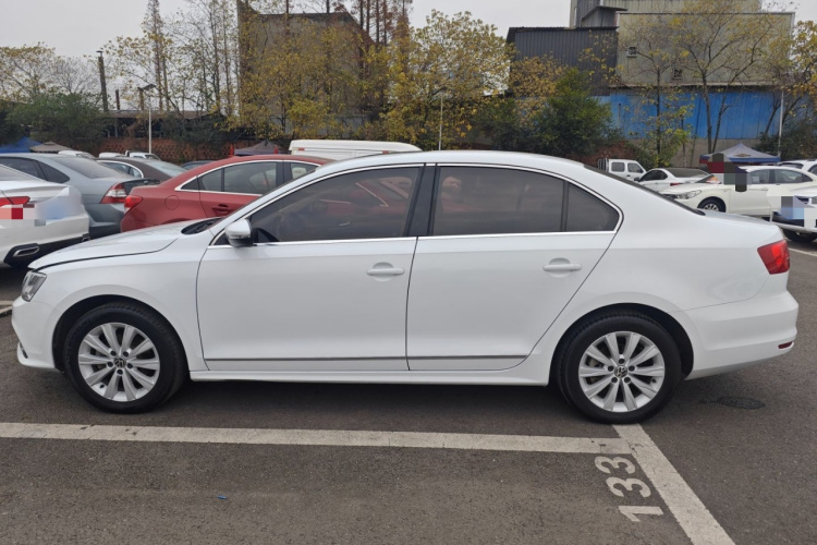 大众 速腾 2015款 1.6L 手动舒适型车身外观4