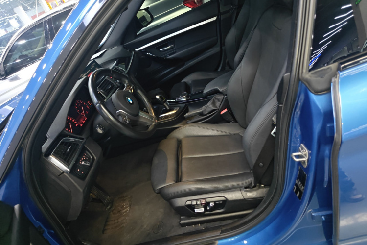 宝马3系GT 2020款 320i M运动套装中控内饰19