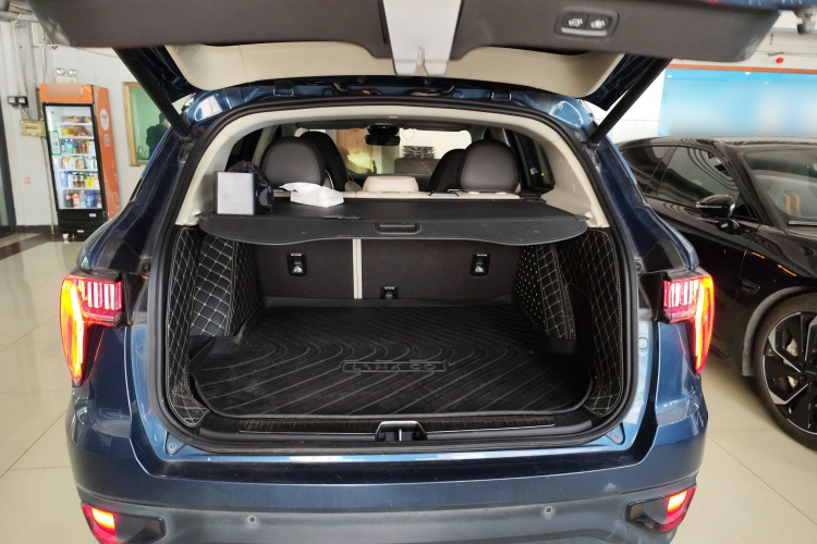 领克01 2019款 2.0T 两驱耀Pro版 国VI机舱底盘23