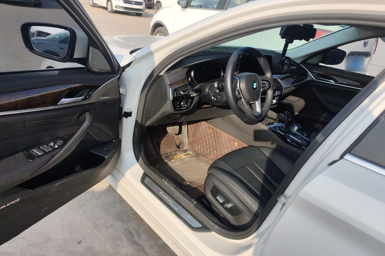 宝马5系 2018款 525Li 豪华套装中控内饰20