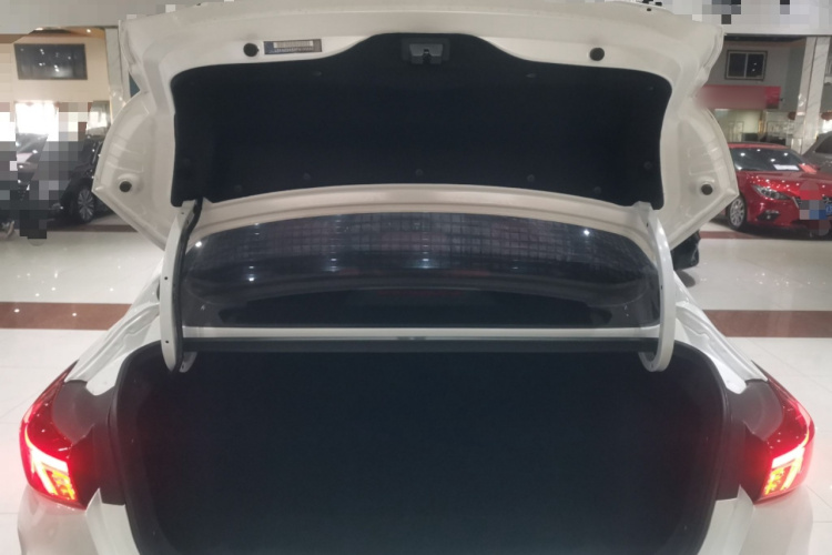 长安 逸动 2023款 畅享版 PLUS 蓝鲸NE 1.4T GDI DCT尊贵版机舱底盘23