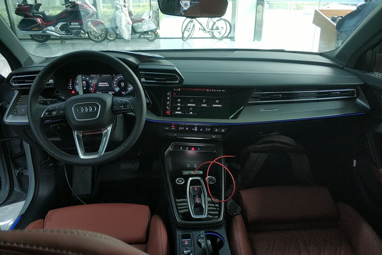 奥迪A3 2025款 A3L Limousine 35TFSI 飞驰尊享型中控内饰12