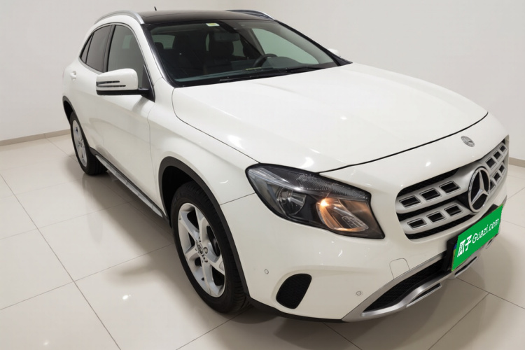奔驰GLA 2019款 GLA 200 动感型车身外观3