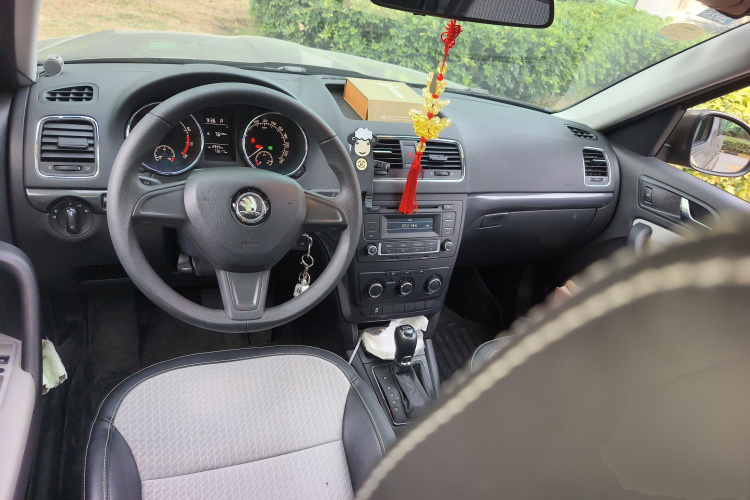 斯柯达 Yeti 2017款 TSI280 DSG前行版中控内饰12