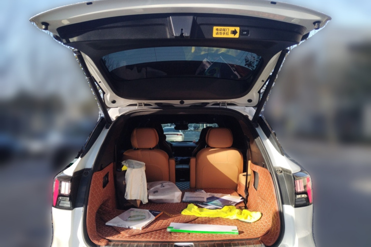 领克09 2021款 2.0T Ultra 六座中控内饰23