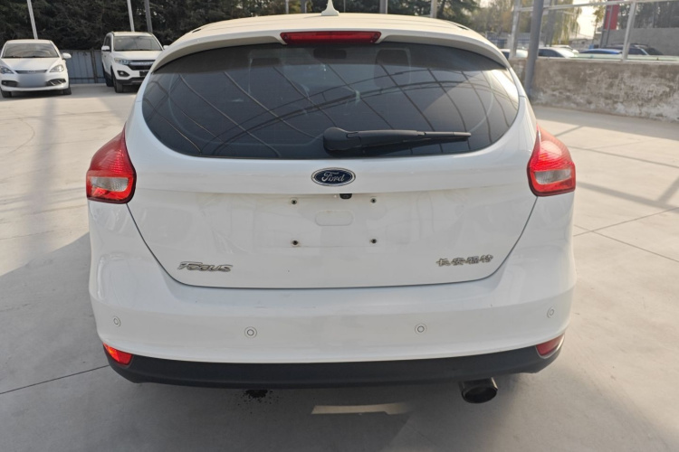 福特 福克斯 2017款 两厢 1.6L 自动风尚型智行版车身外观6