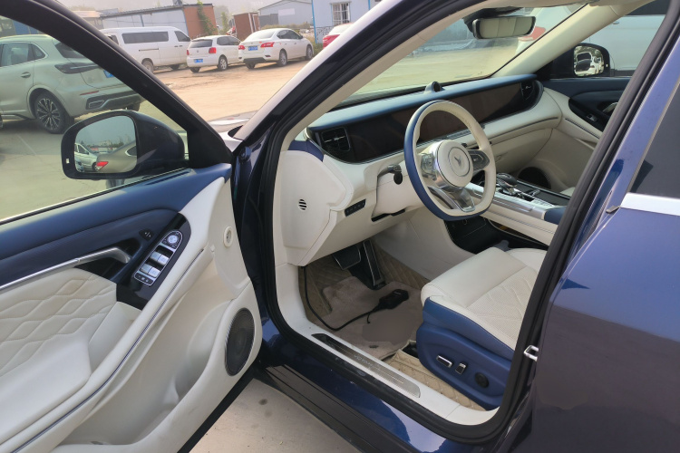 岚图汽车 岚图FREE 2021款 四驱标准增程专属豪华套装中控内饰7003