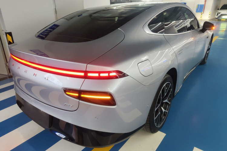 小鹏P7 2023款 P7i 702 Pro车身外观6005