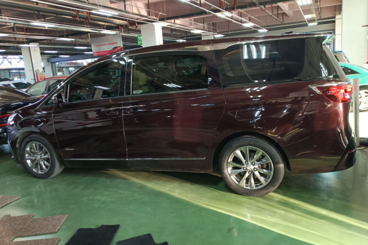 别克GL8 2021款 Avenir艾维亚 七座亲礼版车身外观6003