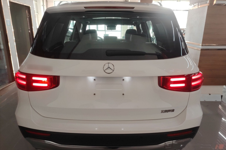 奔驰GLB 2024款 GLB 200 动感型车身外观6004